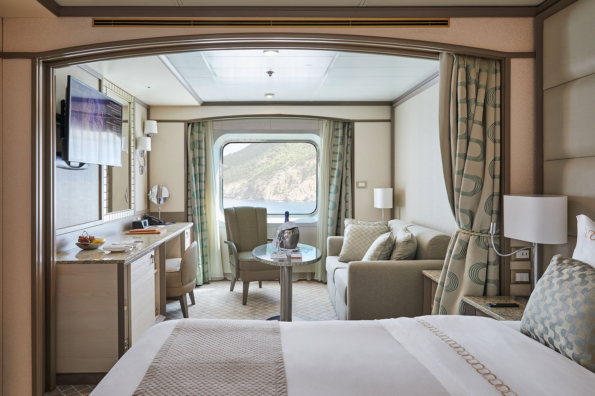 Silver Shadow Vista Suite